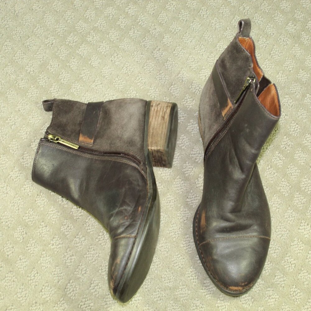 Donald J Pliner Women's 7.5M Distressed Brown Leather Stacked Heel Ankle Boots